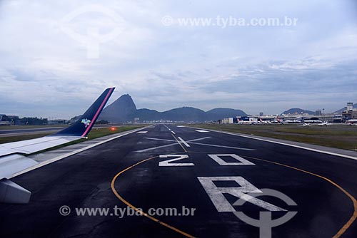  Airplane - runway of the Santos Dumont Airport (1936) with the Sugarloaf in the background  - Rio de Janeiro city - Rio de Janeiro state (RJ) - Brazil