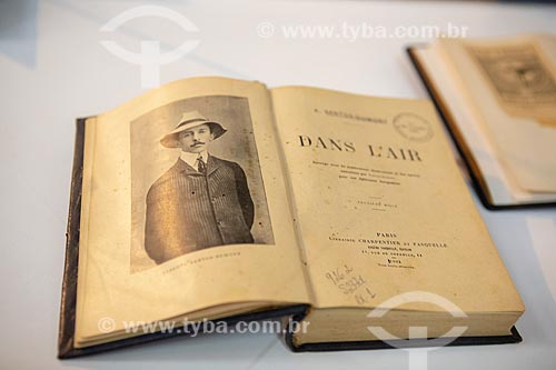  Book that belonged to Alberto Santos Dumont entitled Dans l air, translated in Portuguese as My Balloons, 1904, on exhibit - Aerospace Museum (1976) - Afonsos Air Force Base  - Rio de Janeiro city - Rio de Janeiro state (RJ) - Brazil