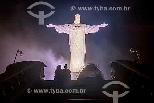  Couple silhouette during the night with the statue of Christ the Redeemer (1931) in the background  - Rio de Janeiro city - Rio de Janeiro state (RJ) - Brazil