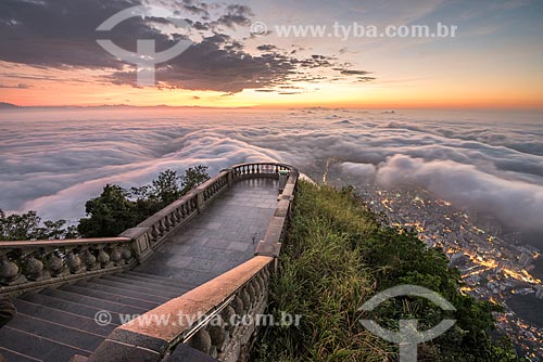  View of the dawn from the Christ the Redeemer mirante  - Rio de Janeiro city - Rio de Janeiro state (RJ) - Brazil
