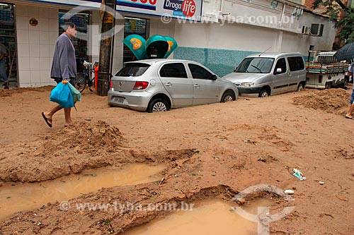  Detail of cars in mud after flood  - Rio de Janeiro city - Rio de Janeiro state (RJ) - Brazil