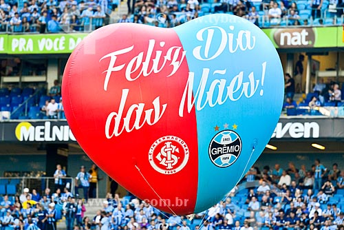  Homage of the Grenal duo to Mothers Day during Gremio Foot-Ball Porto Alegrense x Sport Club Internacional - Campeonato Brasileiro - Brazilian Championship 2018 - Gremio Arena  - Porto Alegre city - Rio Grande do Sul state (RS) - Brazil