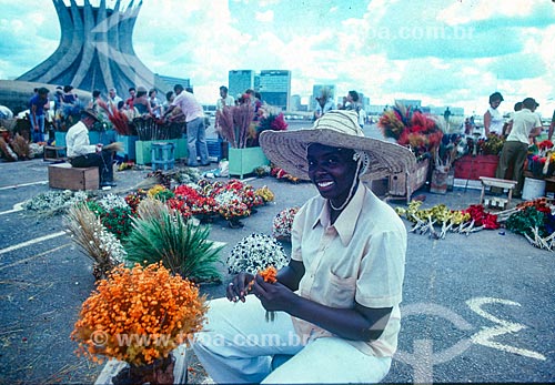  Street vendor of flowers during uutdoor mass - Metropolitan Cathedral of Our Lady of Aparecida - also known as Cathedral of Brasilia  - Brasilia city - Distrito Federal (Federal District) (DF) - Brazil