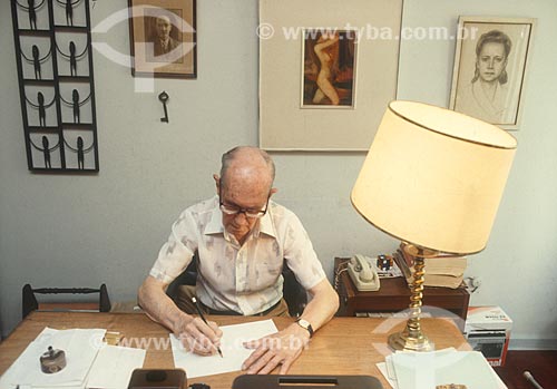  Writer Carlos Drummond de Andrade in your house - 80s  - Rio de Janeiro city - Rio de Janeiro state (RJ) - Brazil