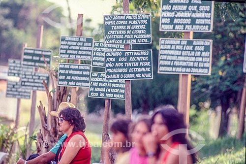  Audience watching animals in zoo - Pantanal with various informational signs - 90s  - Mato Grosso state (MT) - Brazil