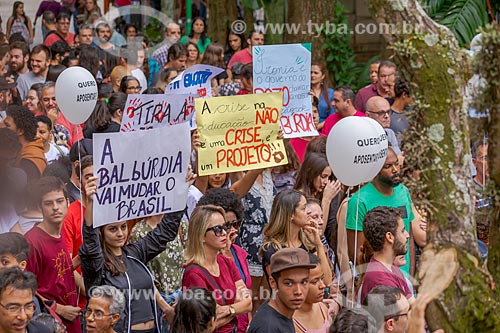  Manifestation against cuts (contingency) of funds to university education  - Juiz de Fora city - Minas Gerais state (MG) - Brazil