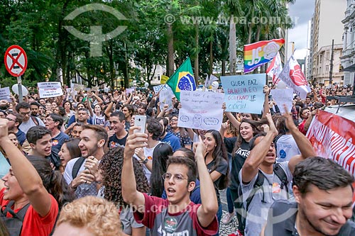  Manifestation against cuts (contingency) of funds to university education  - Juiz de Fora city - Minas Gerais state (MG) - Brazil