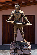  Monument in honor of the Lençois miners  - Lencois city - Bahia state (BA) - Brazil