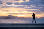 Man watching the sunrise on Copacabana beach - Rio de Janeiro city - Rio de Janeiro state (RJ) - Brazil