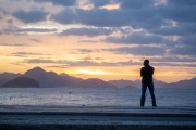 Man watching the sunrise on Copacabana beach - Rio de Janeiro city - Rio de Janeiro state (RJ) - Brazil