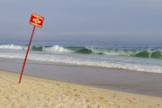 Warning plaque about the flow - Leblon Beach - Rio de Janeiro city - Rio de Janeiro state (RJ) - Brazil