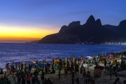 People observing the sunset from Arpoador Beach - Rio de Janeiro city - Rio de Janeiro state (RJ) - Brazil