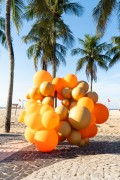 Street ball seller on the promenade of Copacabana Beach - Rio de Janeiro city - Rio de Janeiro state (RJ) - Brazil