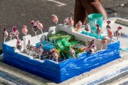 Sweets and lollipops for sale in a styrofoam box - Rio de Janeiro city - Rio de Janeiro state (RJ) - Brazil