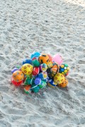 Street ball seller on Copacabana Beach - Rio de Janeiro city - Rio de Janeiro state (RJ) - Brazil