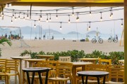 Kiosk on Copacabana Beach with with tables and chairs - Rio de Janeiro city - Rio de Janeiro state (RJ) - Brazil