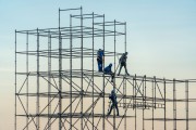 Metal structure being assembled for event on Copacabana Beach - Rio de Janeiro city - Rio de Janeiro state (RJ) - Brazil