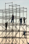 Metal structure being assembled for event on Copacabana Beach - Rio de Janeiro city - Rio de Janeiro state (RJ) - Brazil