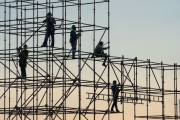 Metal structure being assembled for event on Copacabana Beach - Rio de Janeiro city - Rio de Janeiro state (RJ) - Brazil