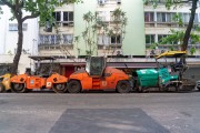 Machinery for applying asphalt on Rainha Elizabeth Avenue - Rio de Janeiro city - Rio de Janeiro state (RJ) - Brazil