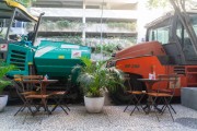 Machinery for applying asphalt on Rainha Elizabeth Avenue - Rio de Janeiro city - Rio de Janeiro state (RJ) - Brazil