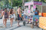 Street vendors selling açai and pastels in Arpoador - Rio de Janeiro city - Rio de Janeiro state (RJ) - Brazil