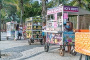 Street vendors selling açai and pastels in Arpoador - Rio de Janeiro city - Rio de Janeiro state (RJ) - Brazil