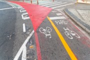 Signage on the asphalt of the cycle path - Rio de Janeiro city - Rio de Janeiro state (RJ) - Brazil