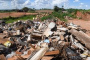 Irregular disposal of garbage and construction waste in rural area - Sebastianopolis do Sul city - Sao Paulo state (SP) - Brazil