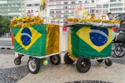 Street vendors of caipirinha and drinks - Copacabana Beach - Rio de Janeiro city - Rio de Janeiro state (RJ) - Brazil