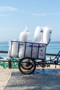 Ice transport by tricycle on the Arpoador Beach - Rio de Janeiro city - Rio de Janeiro state (RJ) - Brazil