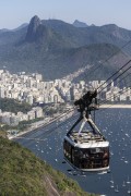 Cable car making the crossing between the Urca Mountain and Sugar Loaf - Rio de Janeiro city - Rio de Janeiro state (RJ) - Brazil