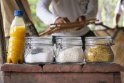 Cassava processing in the Rio Negro Sustainable Development Reserve - Near Anavilhanas National Park - Manaus city - Amazonas state (AM) - Brazil