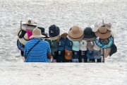 Street vendor selling hats on Copacabana Beach - Rio de Janeiro city - Rio de Janeiro state (RJ) - Brazil