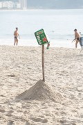 Cardboard box on Copacabana Beach - Rio de Janeiro city - Rio de Janeiro state (RJ) - Brazil