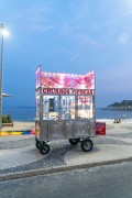 Street vendor of churros and popcorn - Post 6 - Copacabana Beach - Rio de Janeiro city - Rio de Janeiro state (RJ) - Brazil