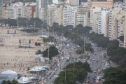 People arriving at Copacabana Beach for concert of Madonna - Rio de Janeiro city - Rio de Janeiro state (RJ) - Brazil