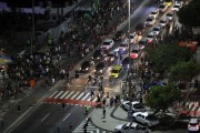People arriving at Copacabana Beach for concert of Madonna - Rio de Janeiro city - Rio de Janeiro state (RJ) - Brazil