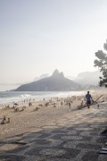 People watching the sunset from Arpoador - Rio de Janeiro city - Rio de Janeiro state (RJ) - Brazil