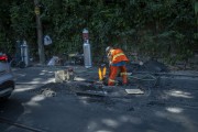 Worker maintaining the Santa Teresa Tram tracks - Rio de Janeiro city - Rio de Janeiro state (RJ) - Brazil