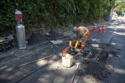 Worker maintaining the Santa Teresa Tram tracks - Rio de Janeiro city - Rio de Janeiro state (RJ) - Brazil
