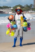 Street vendor of childrens toys - Copacabana Beach - Rio de Janeiro city - Rio de Janeiro state (RJ) - Brazil