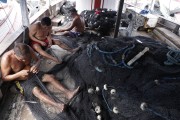 Fishermen making fishing nets in the Amazon - Manaus city - Amazonas state (AM) - Brazil
