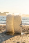 Ice bag for commerce - Posto 6 on Copacabana Beach - Rio de Janeiro city - Rio de Janeiro state (RJ) - Brazil