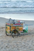 Street vendor of green corn - Copacabana Beach - Rio de Janeiro city - Rio de Janeiro state (RJ) - Brazil