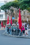 Chinese people holding flags await the passage of Chinese President Xi Jinping during the G20 meeting - Rio de Janeiro city - Rio de Janeiro state (RJ) - Brazil
