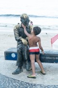 Child playing at the statue of the poet Carlos Drummond de Andrade on Copacabana Beach - Rio de Janeiro city - Rio de Janeiro state (RJ) - Brazil