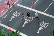 Pedestrians on Francisco Otaviano Street - Rio de Janeiro city - Rio de Janeiro state (RJ) - Brazil