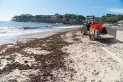 Comlurb tractor removing seaweed from the sand of Copacabana Beach - Rio de Janeiro city - Rio de Janeiro state (RJ) - Brazil