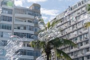 Soap bubbles on a leisurely day at Copacabana Beach - Rio de Janeiro city - Rio de Janeiro state (RJ) - Brazil